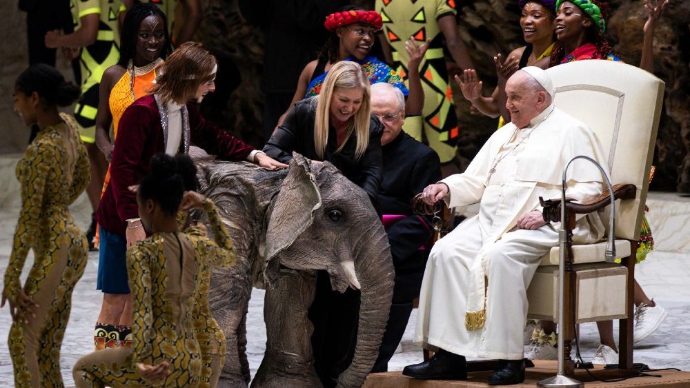 Афрыканскі цырк CircAfrica на агульнай аўдыенцыі ў Ватыкане