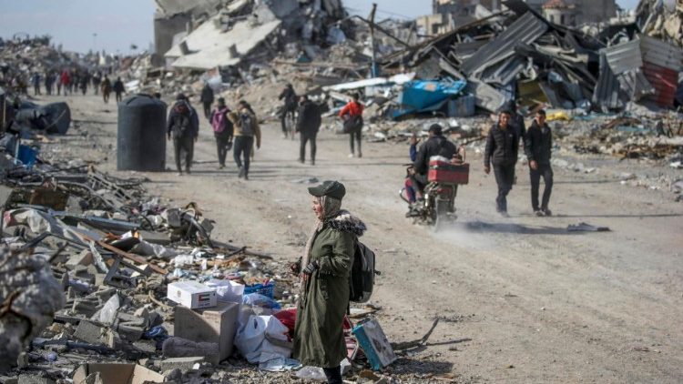 Hyn në fuqi armëpushimi izrael-Hamas dhe lirimi i pengjeve