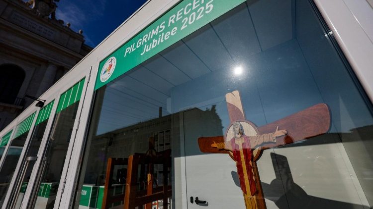 Ponto de informação para os peregrinos do Jubileu na Piazza Pia, Roma
