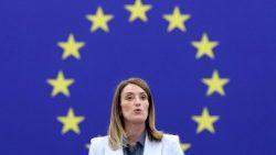 स्मारक समारोह की शुरुआत करते हुए, यूरोपीय संसद की अध्यक्ष रॉबर्टा मेट्सोला 