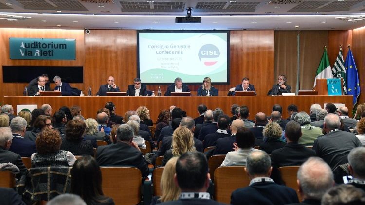 CISL  எனப்படும் இத்தாலியத் தொழிலாளர் தொழிற்சங்கங்களின் கூட்டமைப்பினர் (கோப்புப் படம்)