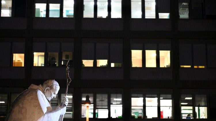 Ля клінікі "Джэмэлі"