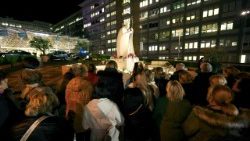 27 februarie 2025: Imagine din curtea Spitalului "A. Gemelli", din Roma, unde papa Francisc se află internat din data de 14 februarie