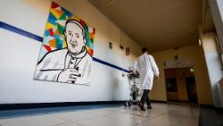 El Papa Francisco continúa la terapia prescrita por los médicos en el Hospital Gemelli. (ANSA)