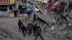 Palestinos de Khan Yunis que se preparam ao Ramadã