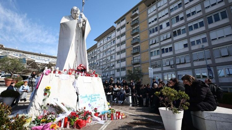 Notte tranquilla per il Papa, ora sta riposando