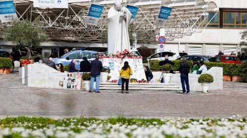 Pope rests well overnight, follows Spiritual Exercises amid improvement