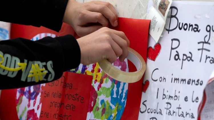 Rosari per il Papa, oggi presiede il card. Koovakad