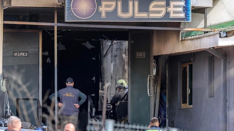 Уваход у начны клуб "Pulse" у Качані