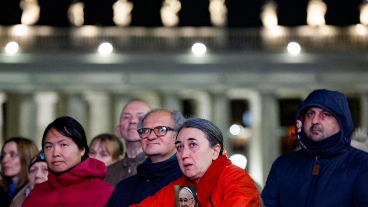 Rosari a S. Pietro per il Papa, stasera con mons. Arellano