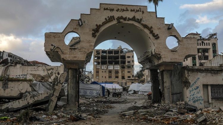 Palestinians flee northern Gaza after Israeli army issues evacuation orders