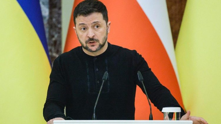 Il presidente ucraino Zelensky in conferenza stampa in Repubblica Ceca