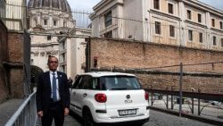 Mutuka oyo Pàpa abimelaki na yango na lopitalo Gemelli o mokolo mwa lomingo mwa tùkù mibalé na isato (23) ya sànzà ya marsi.