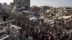 Palästinenser demonstrieren im nördlichen Teil des Gazastreifens gegen den Krieg und gegen die Hamas