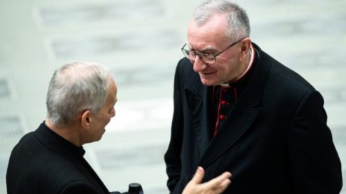 Parolin: „Der Papst hat nie aufgehört, die Kirche zu leiten“