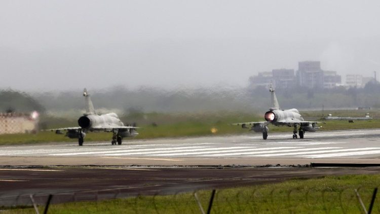 Esercitazioni militari cinesi intorno all'isola di Taiwan