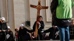 संत पेत्रुस महागिरजाघर के पवित्र द्वार की तीर्थयात्रा 