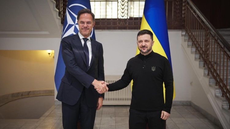 El presidente ucraniano Zelensky con el secretario general de la OTAN, Rutte