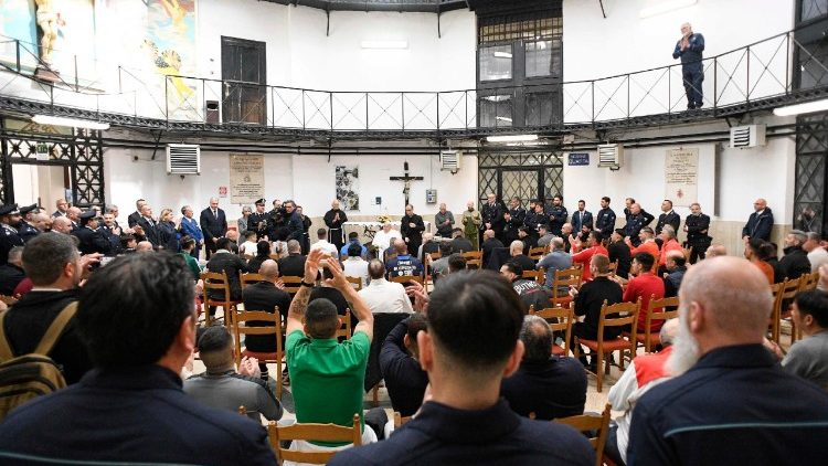 教皇フランシスコと受刑者との出会い　2025年4月17日　ローマ、レジーナ・チェリ刑務所