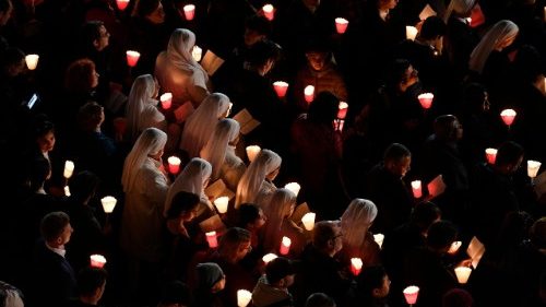 Kreuzweg am Kolosseum: Papst Leo XIV. wird das Kreuz selbst tragen