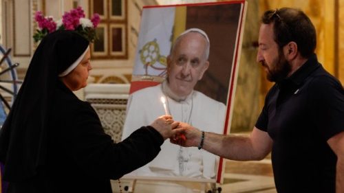 Ein letzter Gruß an Papst Franziskus – unser digitales Kondolenzbuch