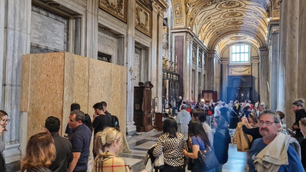 Dopo funerali la bara del Papa a Santa Maria Maggiore