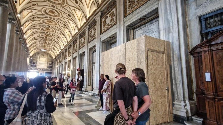 Hinter den Spanplatten: das zukünftige Grab von Papst Franziskus in S. Maria Maggiore