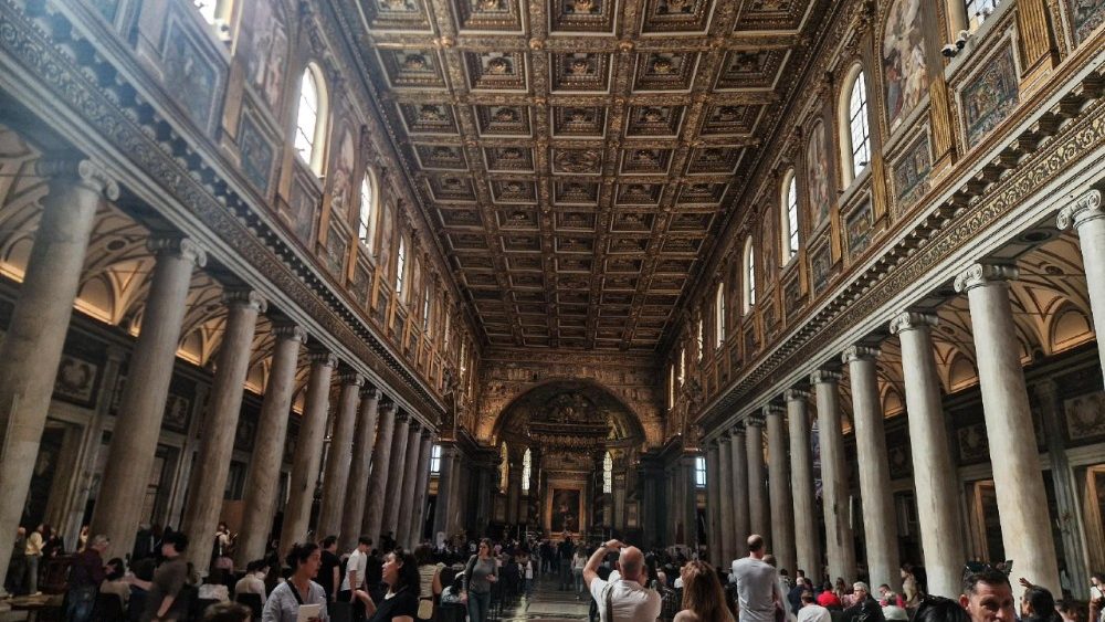 Dopo funerali la bara del Papa a Santa Maria Maggiore