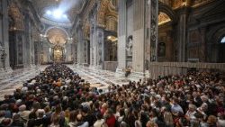 100 ngàn người xếp hàng chờ viếng Đức Thánh Cha Phanxicô