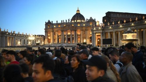 Zehntausende nehmen Abschied von Papst Franziskus