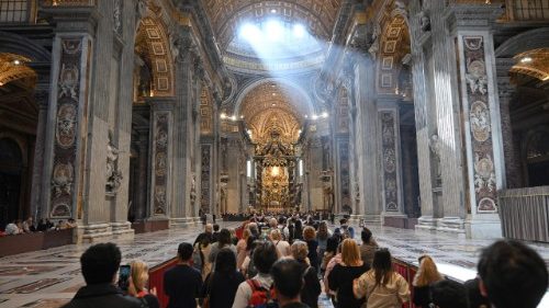 Abschied von Franziskus: Ungebrochener Zustrom - Heute abend Schließung des Sargs