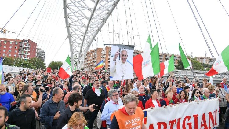 Wafanyakazi wakiandamana kudai haki zao