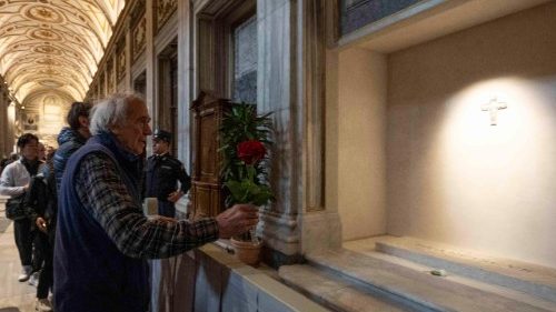 Das Grab von Franziskus ist zugänglich