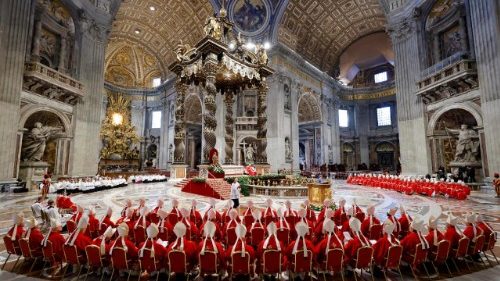 Sandri a los cardenales: Recordemos que “reinar es servir”, como lo hizo Francisco