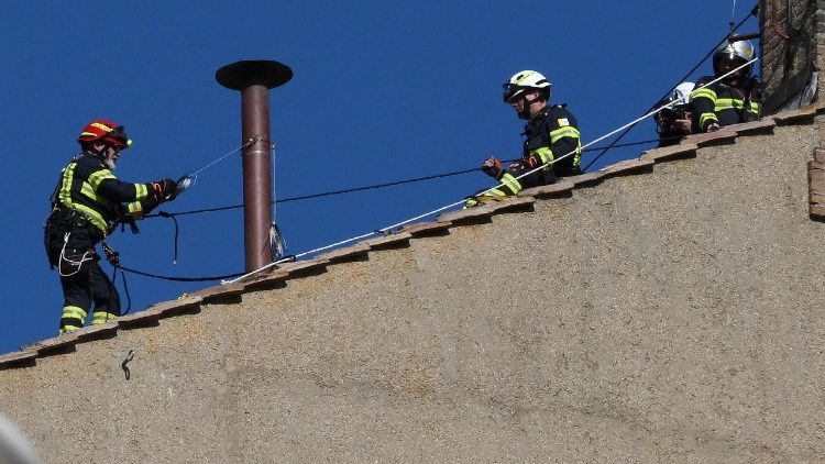 Kaminas virš Siksto koplyčios