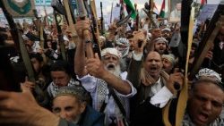 Partidarios de los Houthi protestan contra EE.UU. en Saná