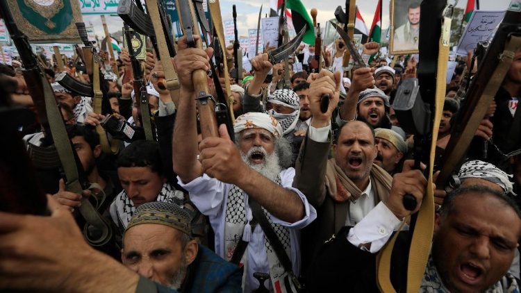 Partidarios de los Houthi protestan contra EE.UU. en Saná