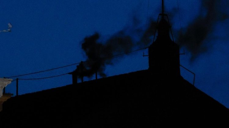 Conclave, prima fumata � nera
