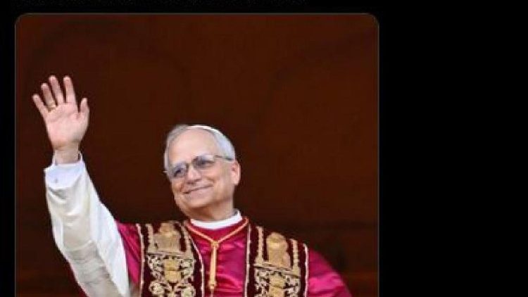 स्क्रीन में पोप लियो 14वें की तस्वीर एवं शब्द