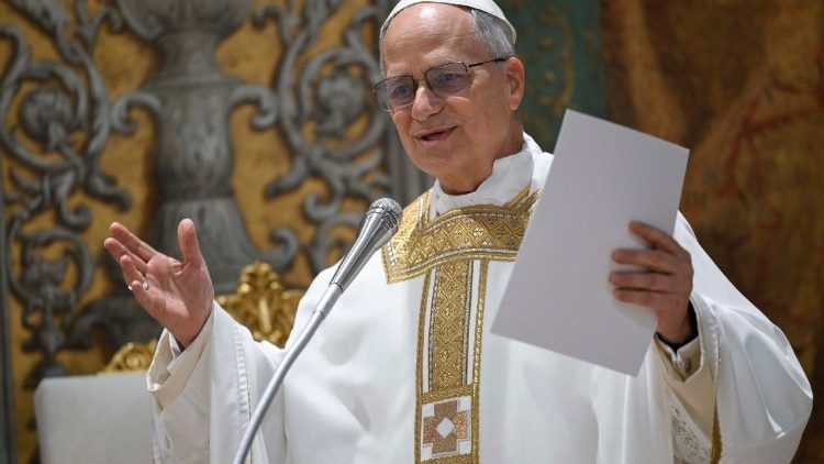 വചന സന്ദേശം നൽകുന്നു 