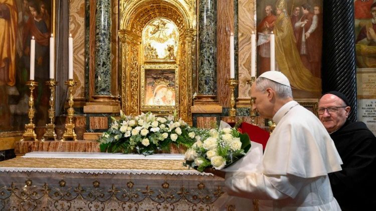 Virágcsokor a Szűzanyának