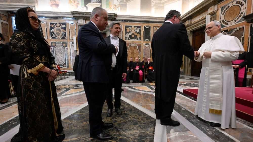 Papa Leoni XIV gjatë audiencës me Trupin Diplomatik të akredituar pranë Selisë së Shenjtë