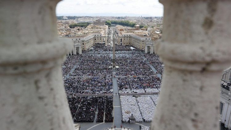SCATTIDELGIORNO - Insediamento di papa Leone XIV, veduta dall'alto