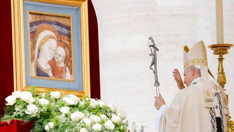 रविवार को संत पापा लियो 14वें अच्छी सलाह देने वाली हमारी माता" के सामने