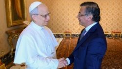 Leoni XIV dhe Gustavo Petro, President i Kolumbisë (@VATICAN MEDIA)