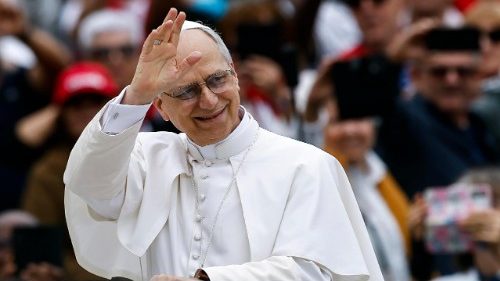 Após cirurgia, cardeal de 99 anos recebe telefonema de Leão XIV