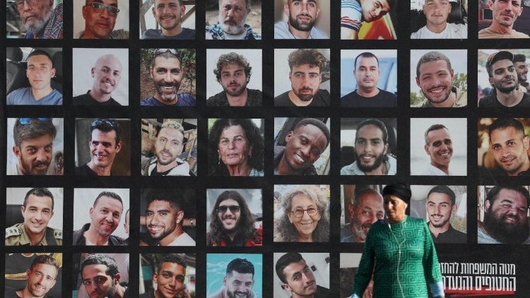 Billboard in Jerusalem calls for release of Israeli hostages
