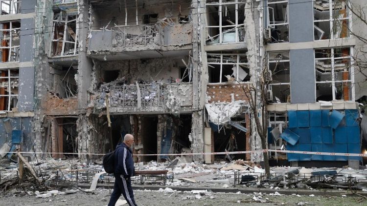 Al menos 12 muertos y decenas de heridos tras ataques con misiles y drones en Ucrania el 25 de mayo pasado.