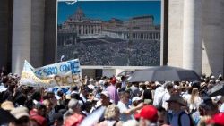 البابا يصلي على نية الشعوب المتألمة بسبب الحرب ويسأل الله أن يمنح الشجاعة والمثابرة للأشخاص الملتزمين في الحوار والبحث الصادق عن السلام