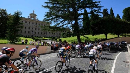 Kolesarji Dirke po Italiji v Vatikanu: šport kot življenje in duhovnost